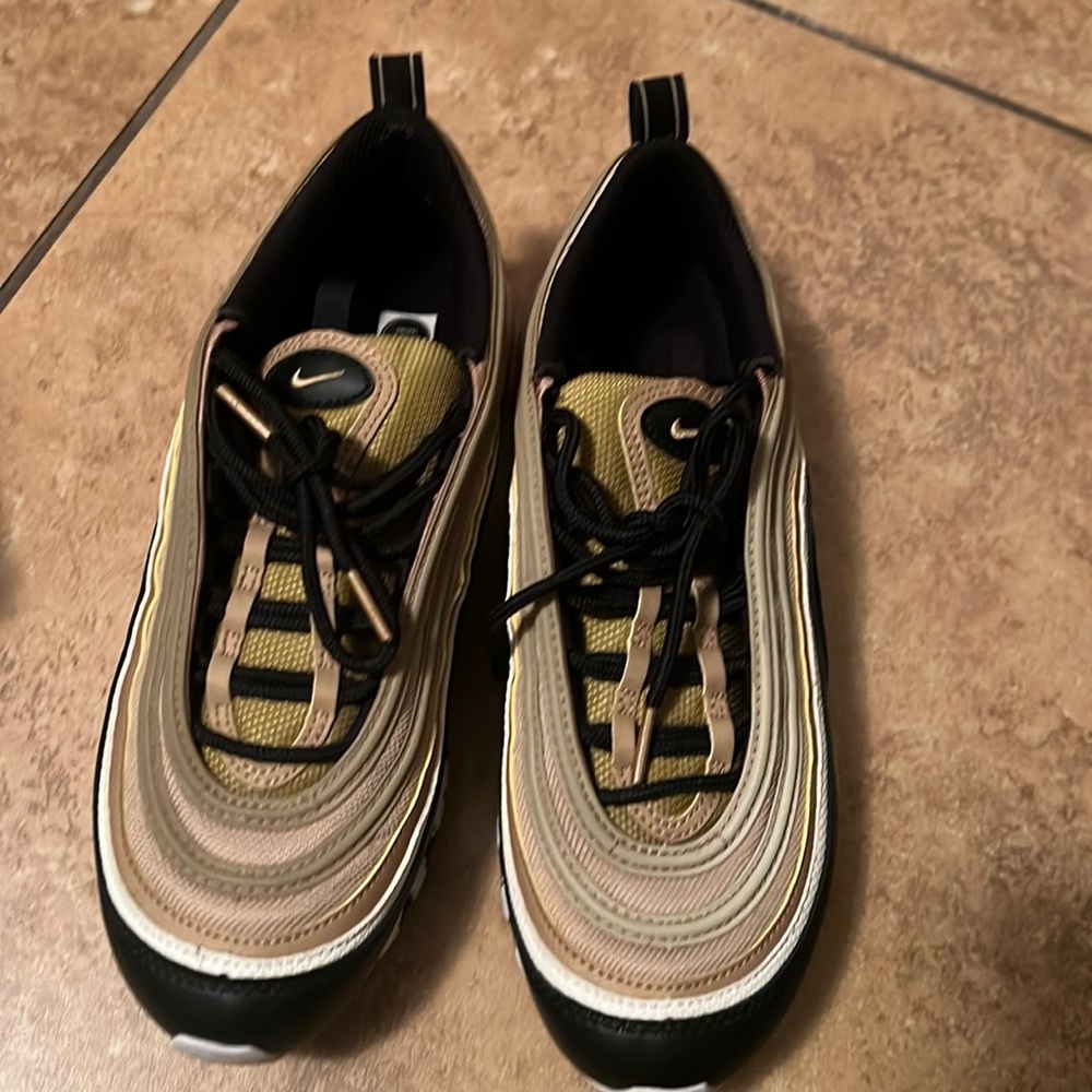 Size 6 Nike air max 97 gold and black worn twice